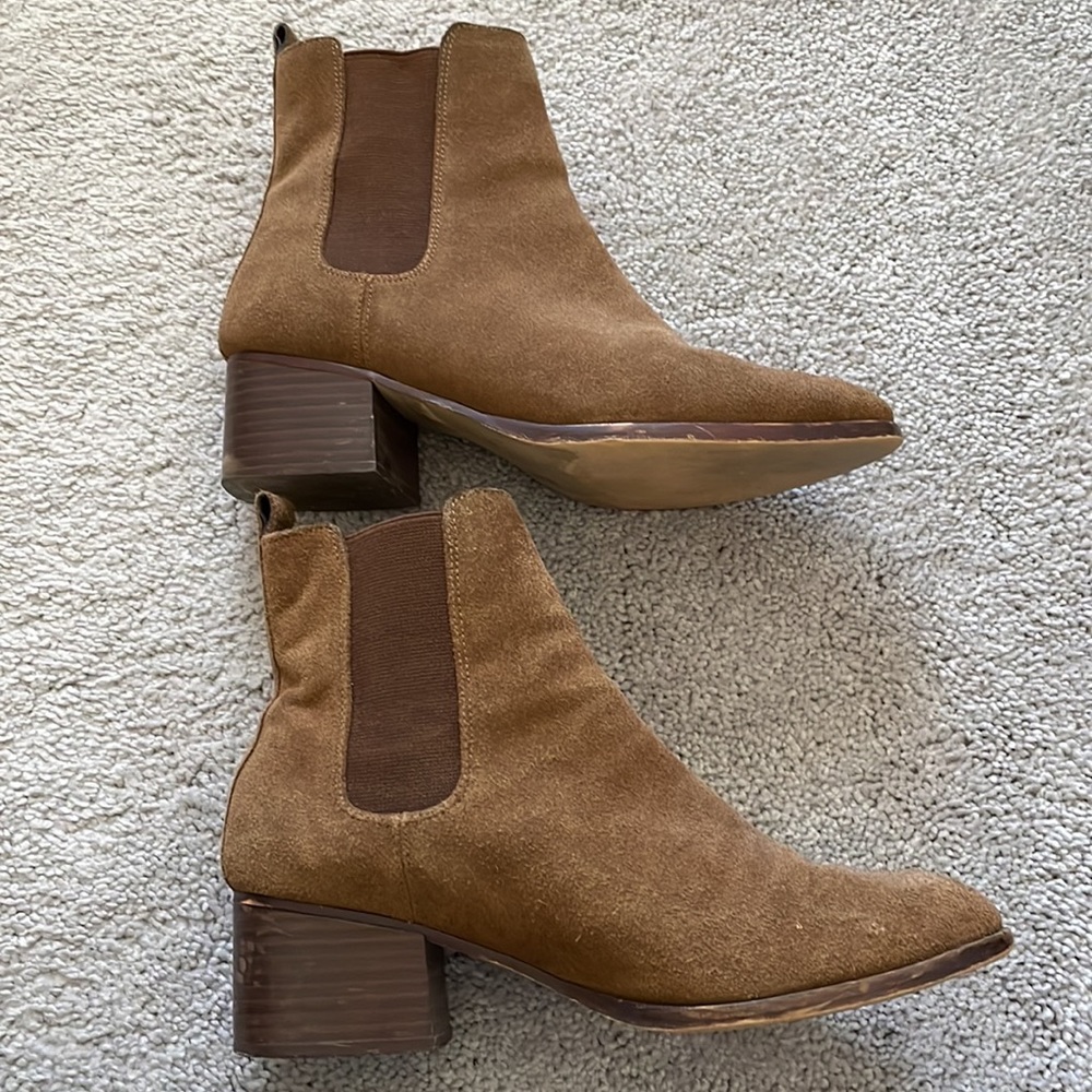 Brown suede Chelsea boots